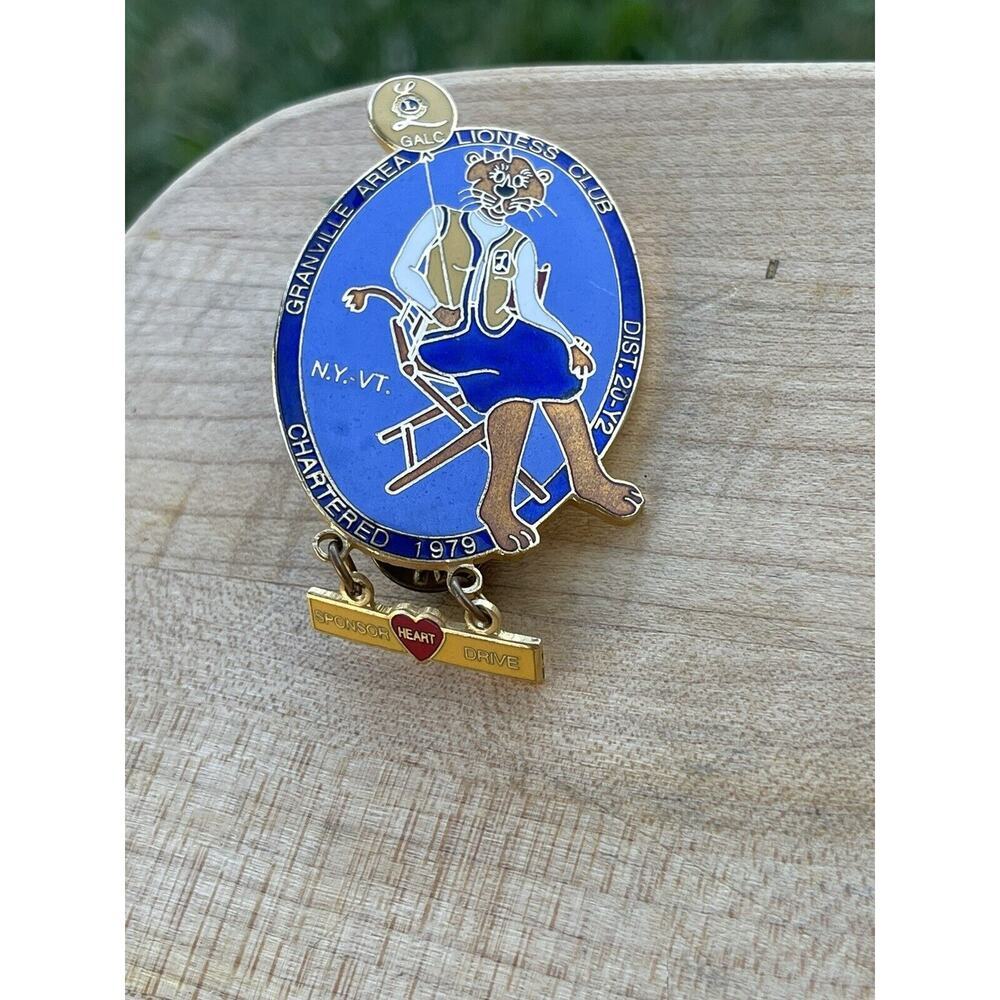 Lions Club Lapel Pin Granville Area Lioness Dist.20-Y2 Chartered 1979 VT Sponsor